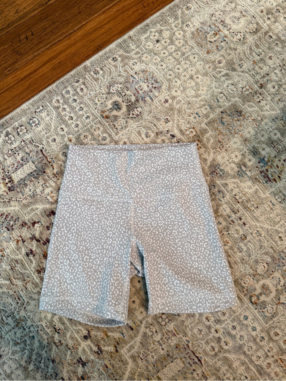 Lululemon Wunder Train High Rise Short 6in (Small Flaw)
